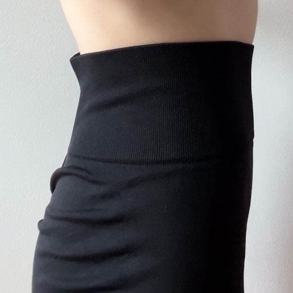 BRAND NEW scrunch butt black biker shorts - Picture 5 of 8